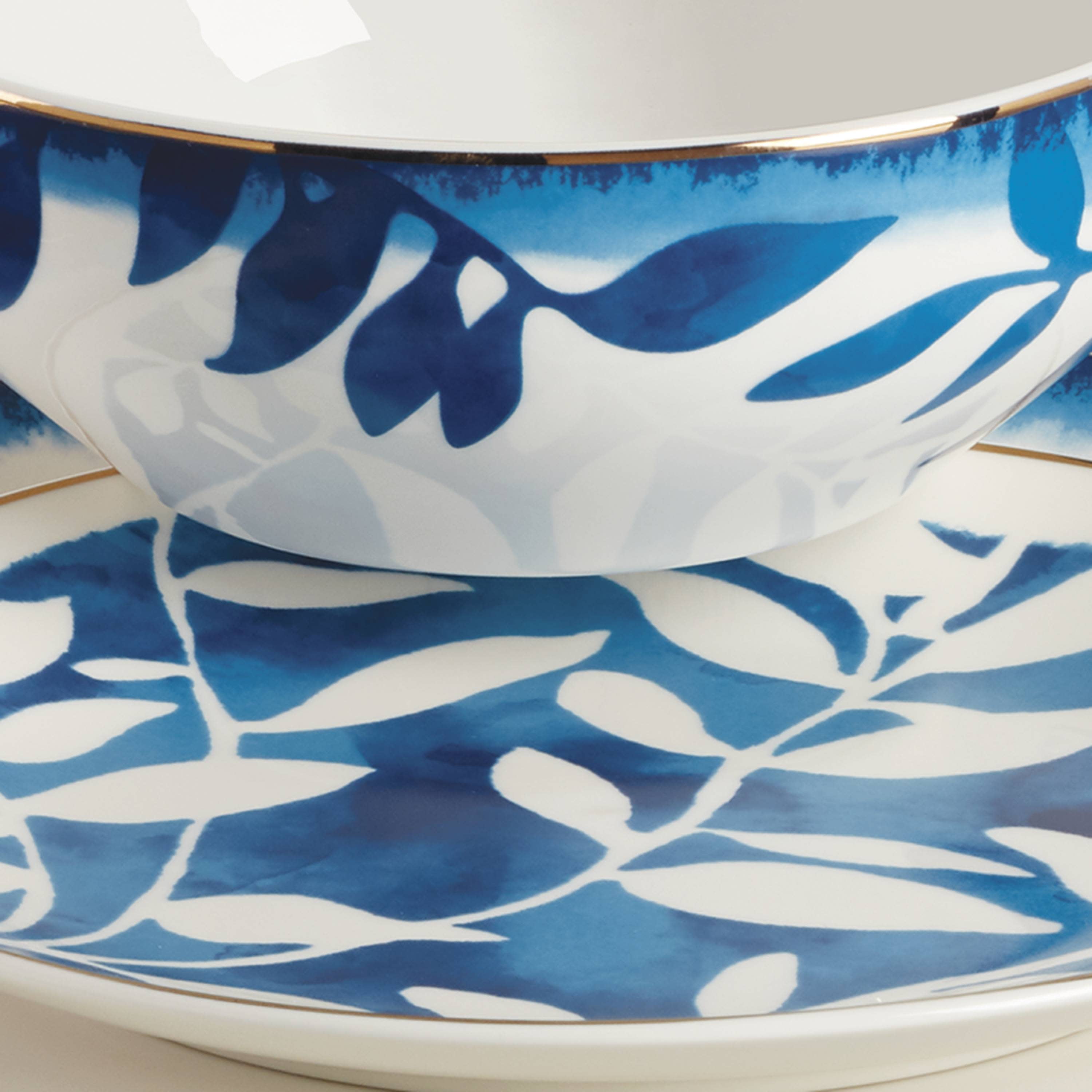 Oneida Entertain 365 12-Piece Aura Blue & White Porcelain Tableware Set (Service for 4)