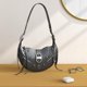 thumbnail image 2 of Bolso de hombro JW PEI Tessa de piel vegana negra aplastada para mujer, 2 of 6