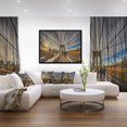 thumbnail image 1 of Designart Se promener sur le pont de Brooklyn ART MURAL À CADRE FLOTTÉ, 1 of 4