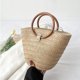 thumbnail image 1 of Bolso de playa de paja Foohvr con mango de madera de verano, 1 of 5