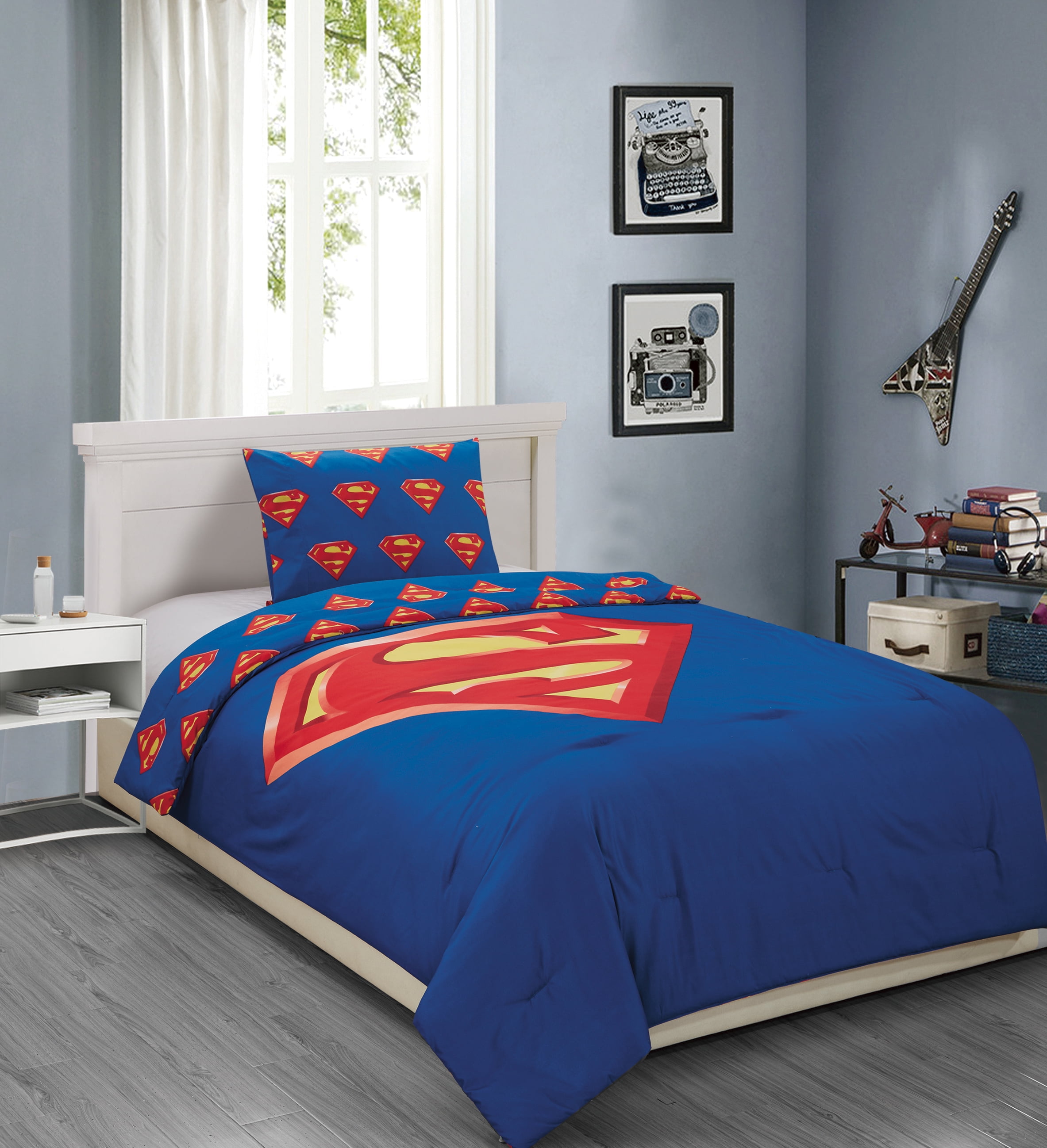 Photo 1 of Comforter Set Twin - Superman Shield - TWIN BED 86x 68 Reversible Comforter with 1 Pillow Sham