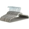 thumbnail image 2 of Ganchos delgados de terciopelo, antideslizantes, color Gris/Plateado, Paquete de 50, 2 of 28