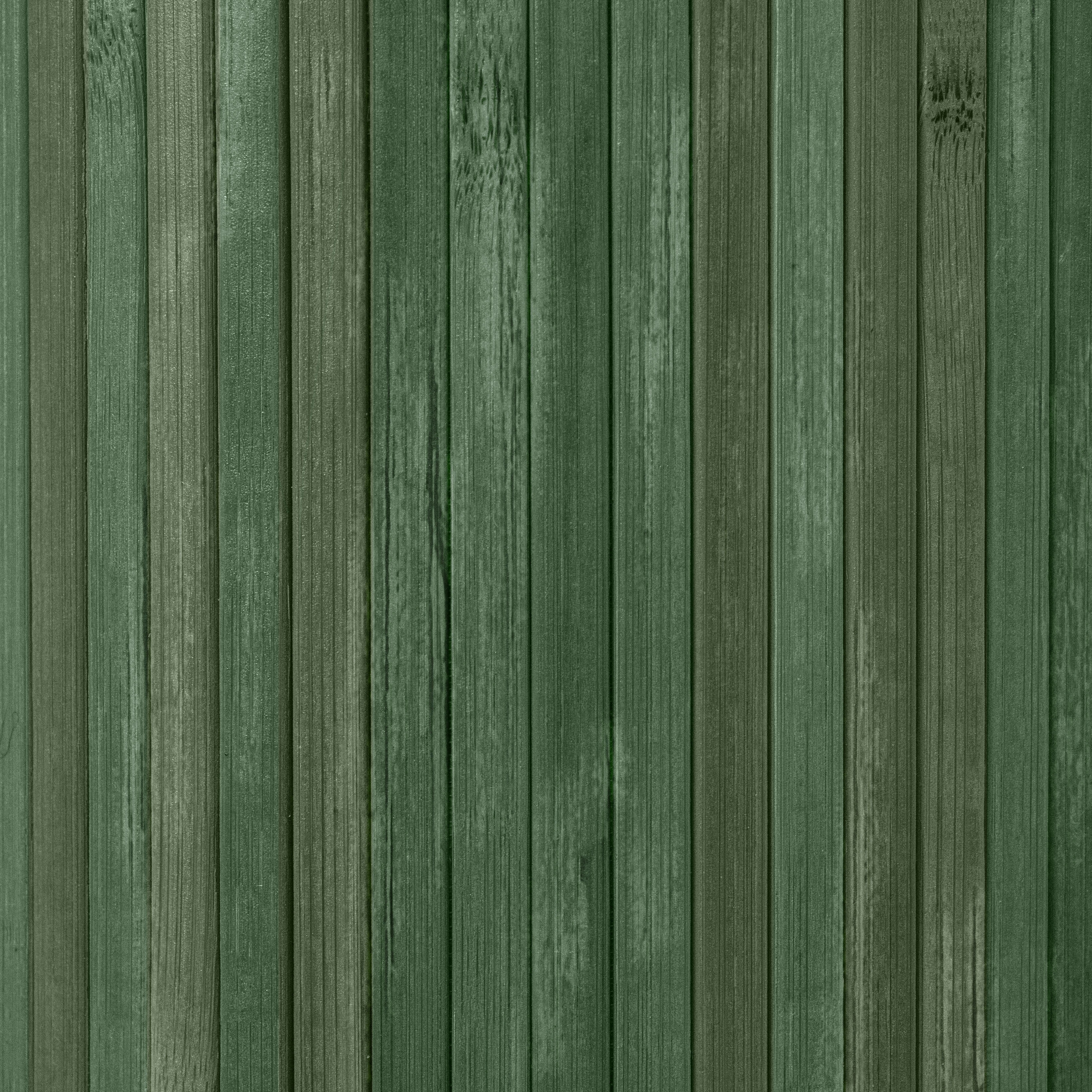 2 ft. Bamboo Short Wave Screen in Distressed Green Finish for Desktops