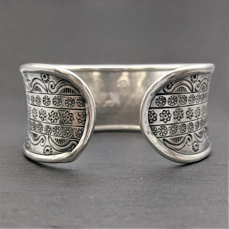 【L'Appartement】 で購入した bangle Japanese Openable Platinum Bangle With Centre Matte Finish