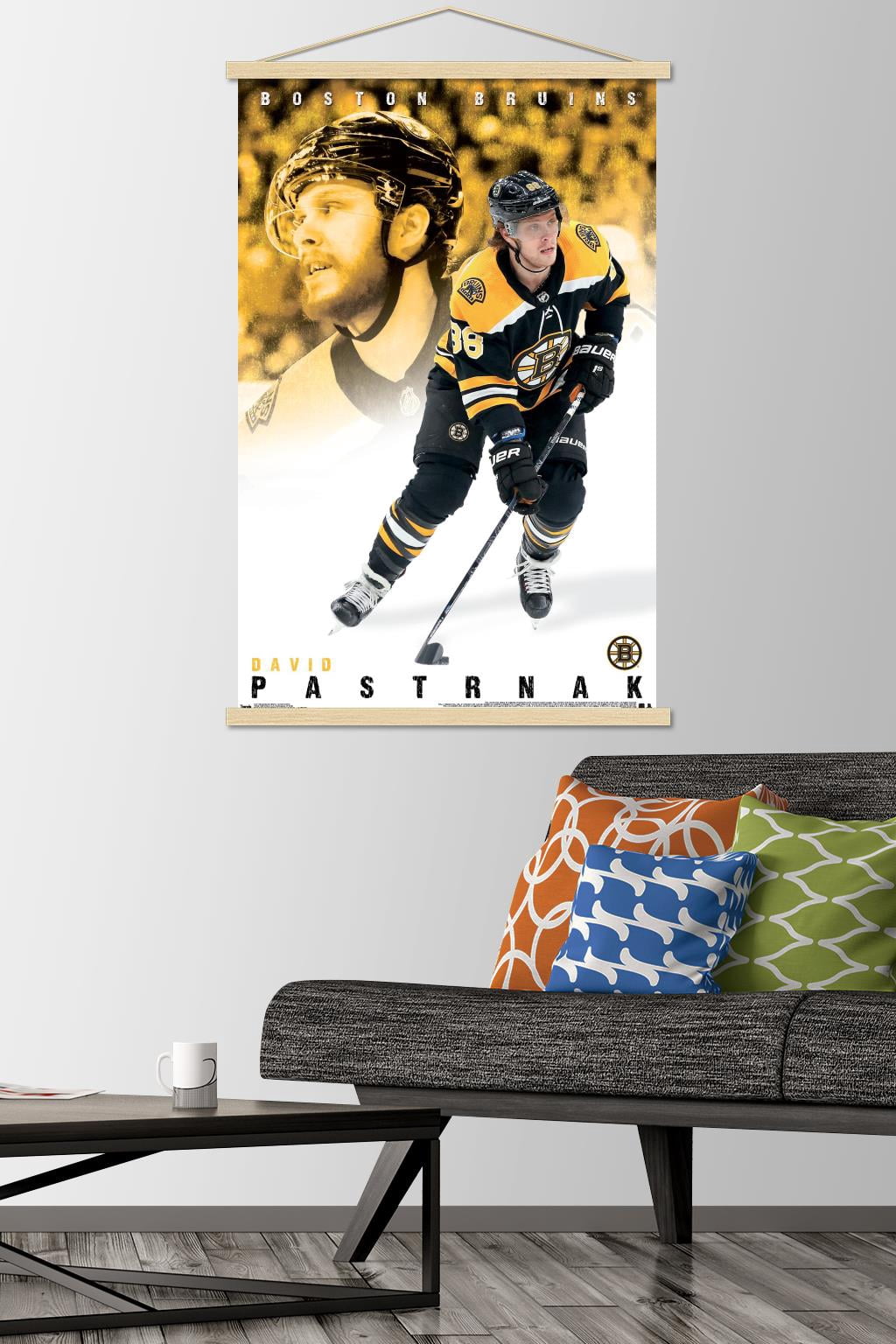 NHL Boston Bruins - DaVid Pastrnák 19 Wall Poster with Wooden Magnetic Frame, 22.375" x 34"