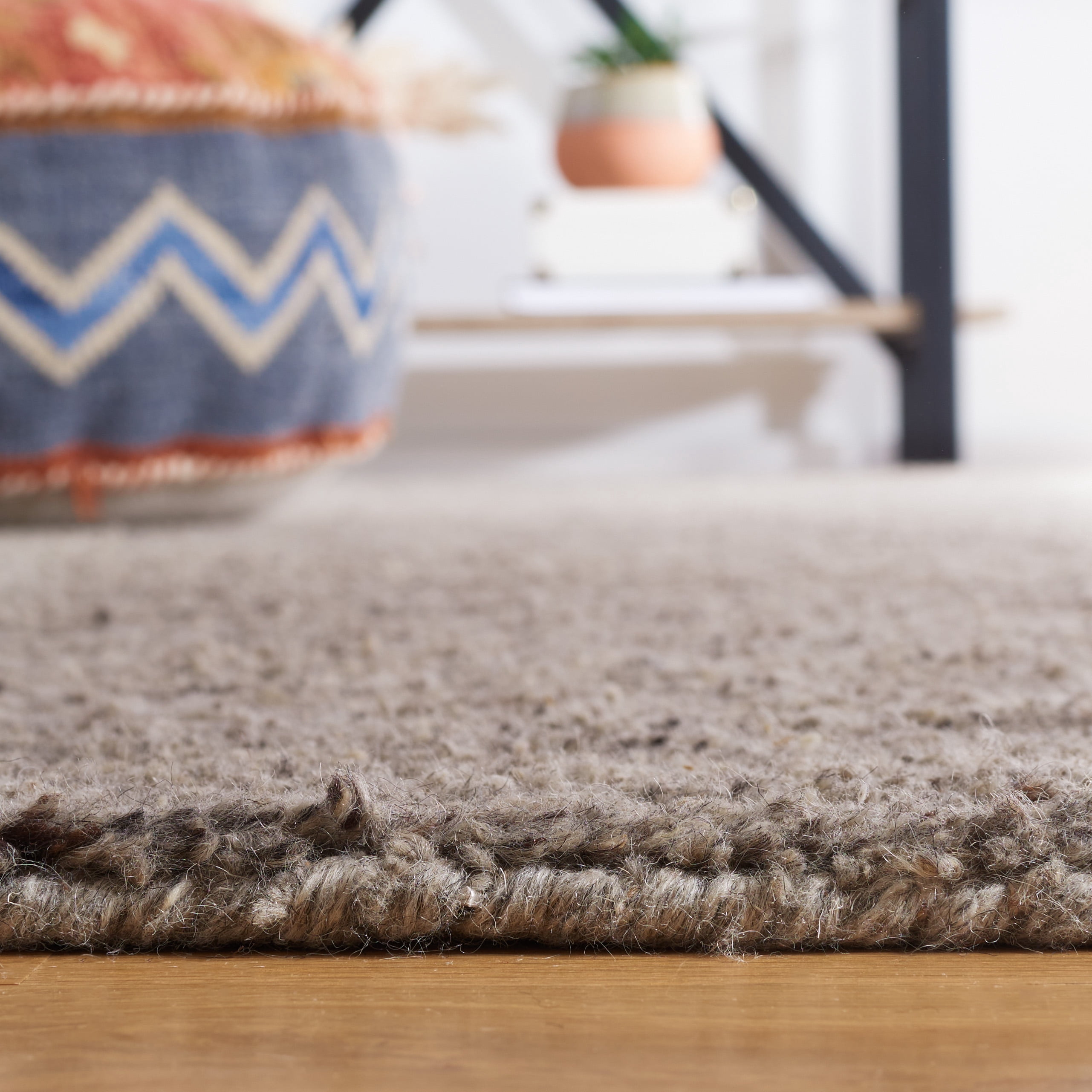 Safavieh Himalaya Flanagan Solid Area Rug, Light Gray, 3' x 5'