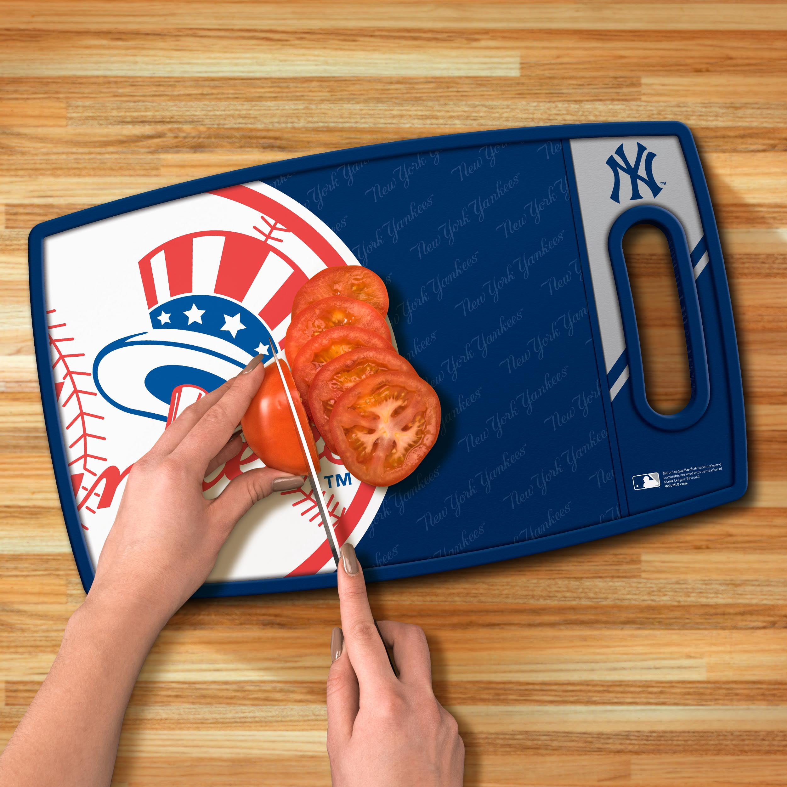 YouTheFan MLB New York Yankees Logo Series Cutting Board