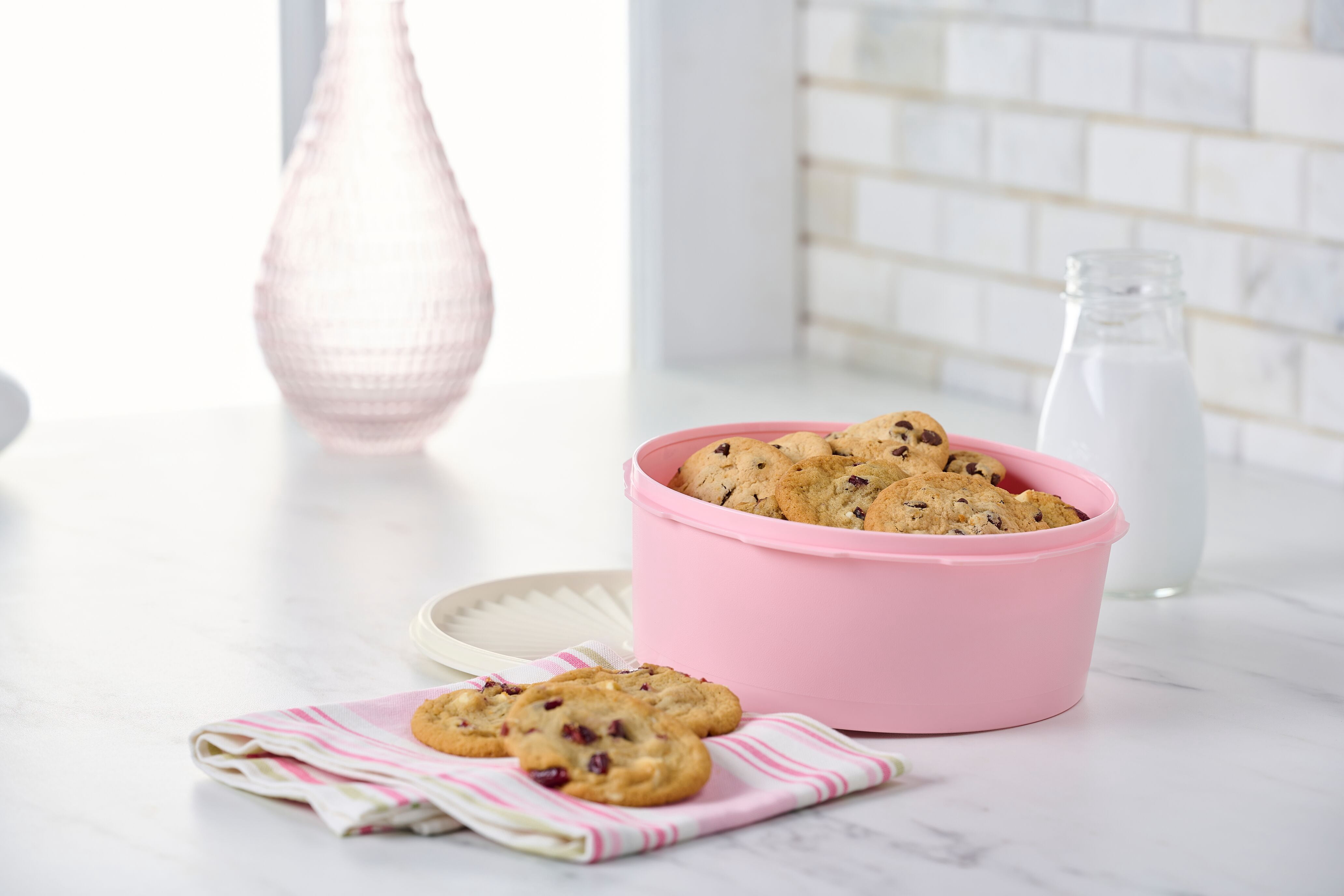 Tupperware くすみピンク 保存容器5セット Tupperware Heritage Plastic 7.5-Cup Food Storage Canister with Lid