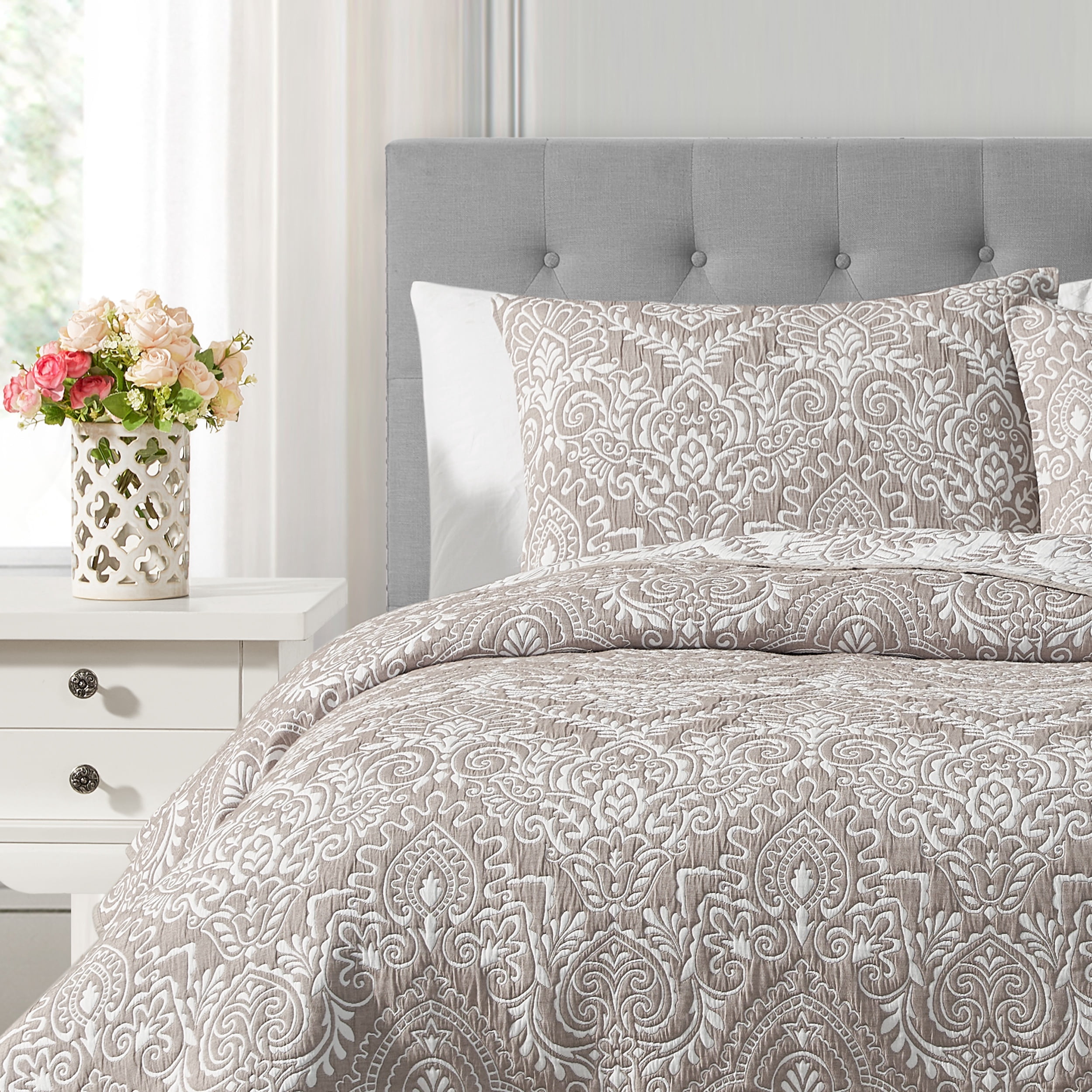 Ojai Medallion Stripe Taupe 3-Piece All-Season Soft Woven Matelasse Jacquard Reversible Cotton Blend Quilt Set - Full/Queen