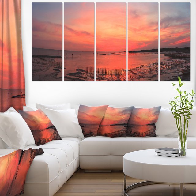Panorama Exceptionnel du Coucher de Soleil en Mer