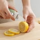 thumbnail image 4 of Juego de cuchillos peladores multifuncionales | Pelador de frutas y verduras de acero inoxidable 2 en 1 | Mango ergonómico portátil | Cortador compacto y ligero | Naranja Gris Verde | 18,3x5,3cm, 4 of 7