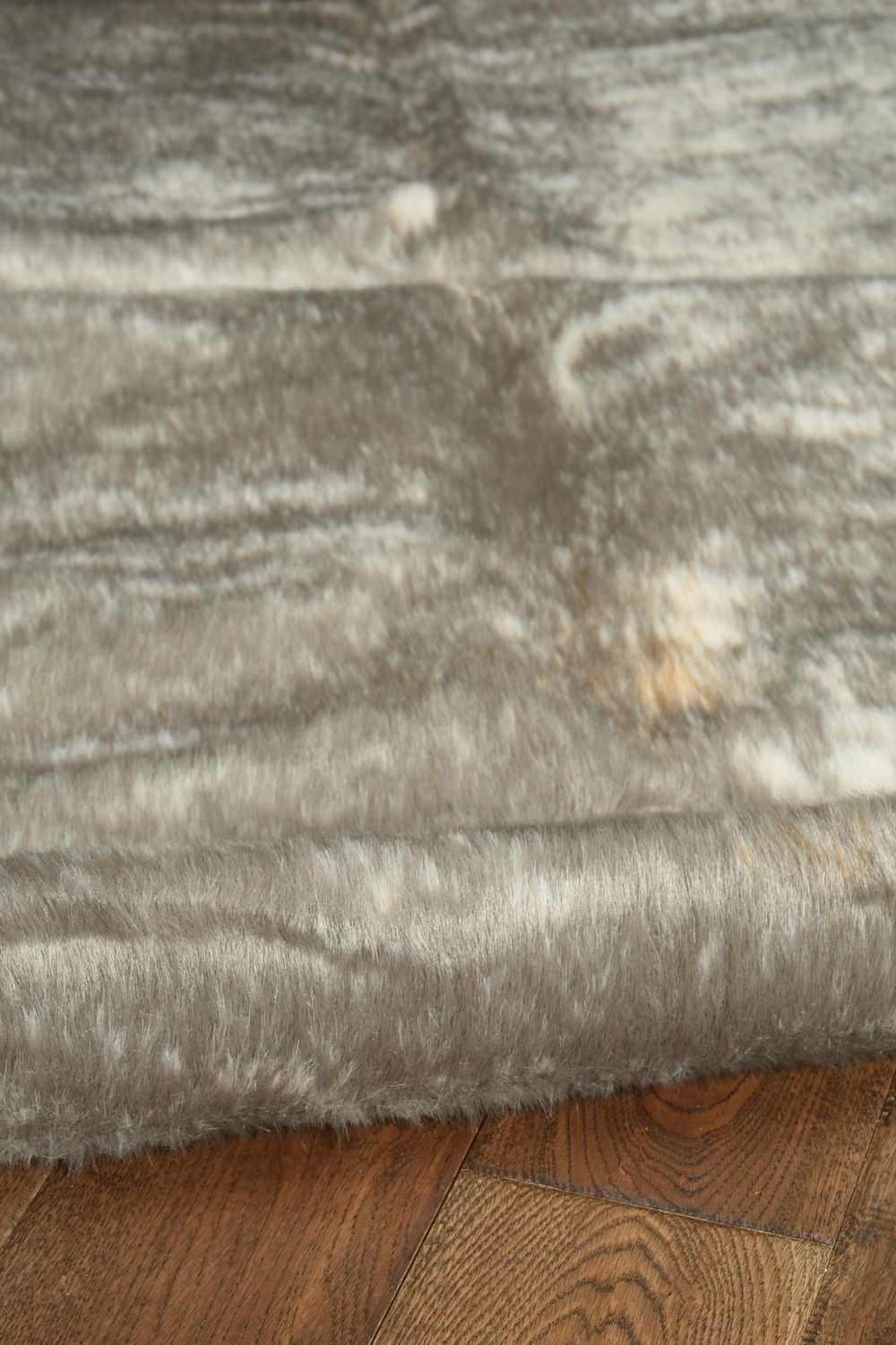 Mini tapis d'appoint en fausse peau de vache mélangé gris