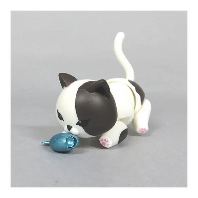 Magnetite Cat Capsule Toy Animal Raccoon Puppet Car Ornaments Eat Fish Tiger Pattern Figure Movable Model Toys