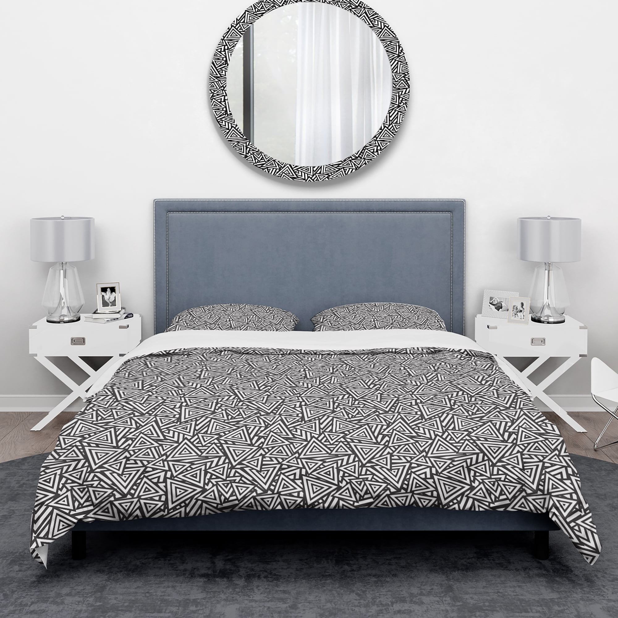 Designart 'Black and White Triangular Rhythm' Modern & Contemporary Duvet Cover Set
