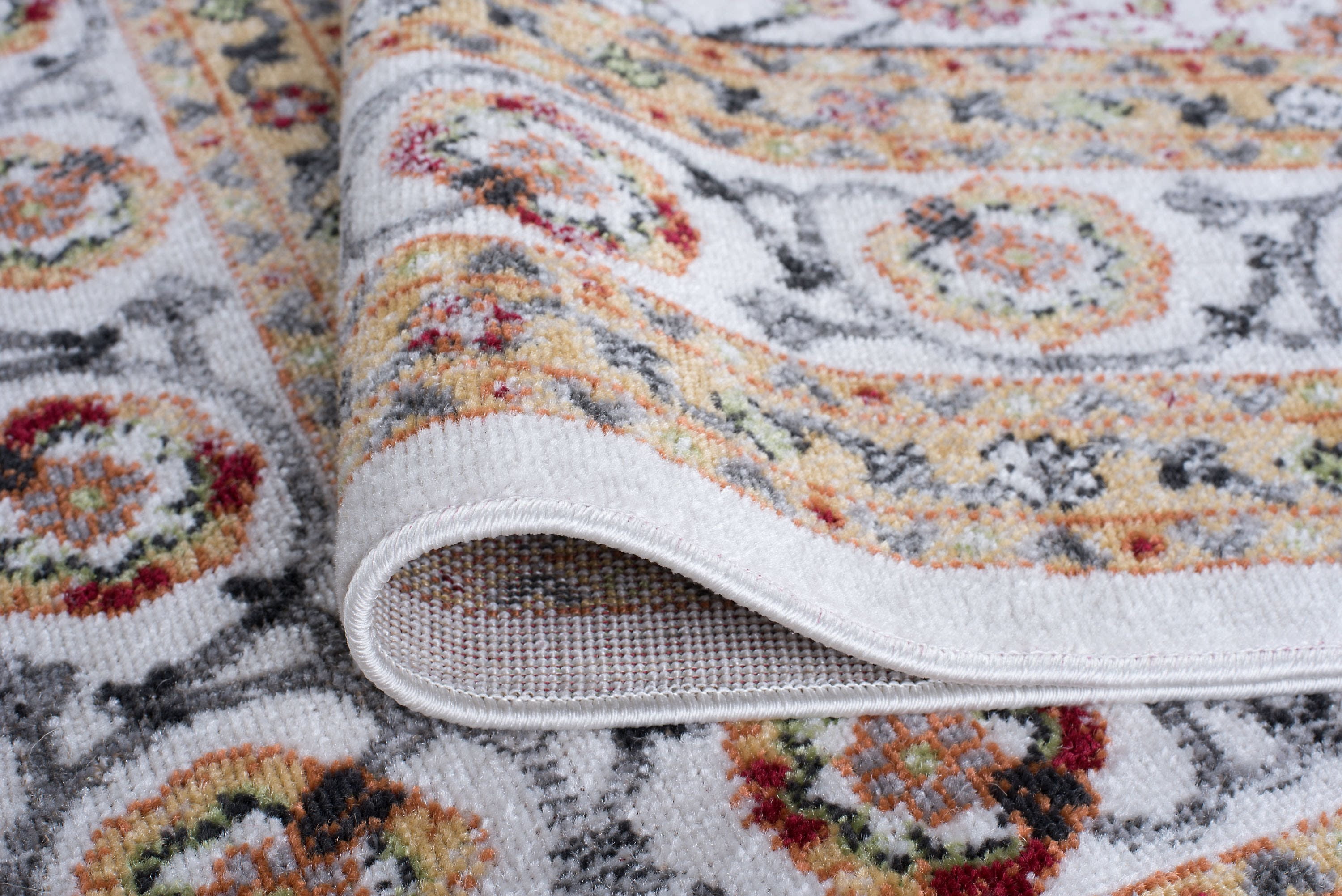 Traditional 2x3 Area Rug (2' x 3') Oriental Beige, Cream Indoor Scatter Easy to Clean