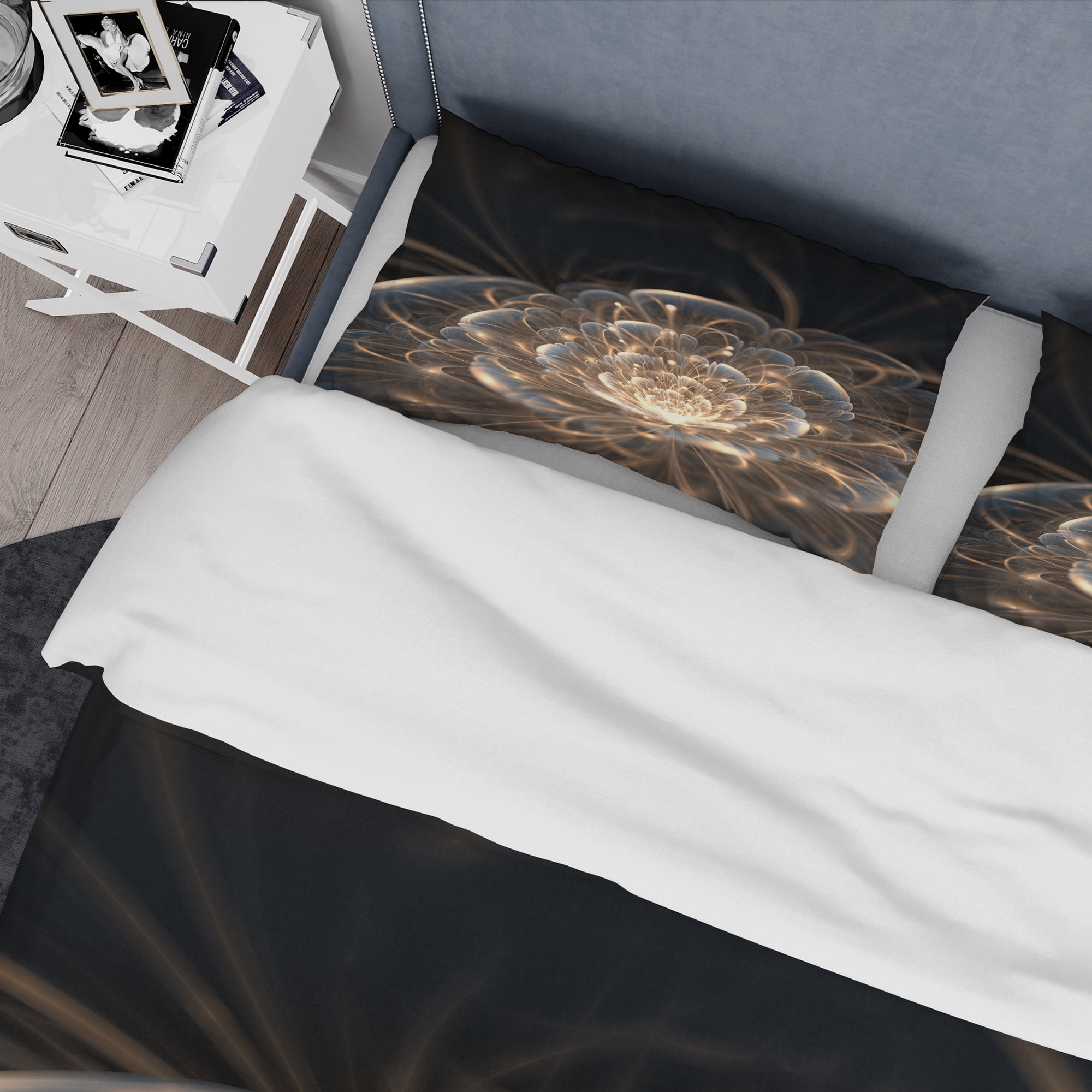 Designart 'Fractal Flower with Golden Rays' Traditional Duvet Cover Set