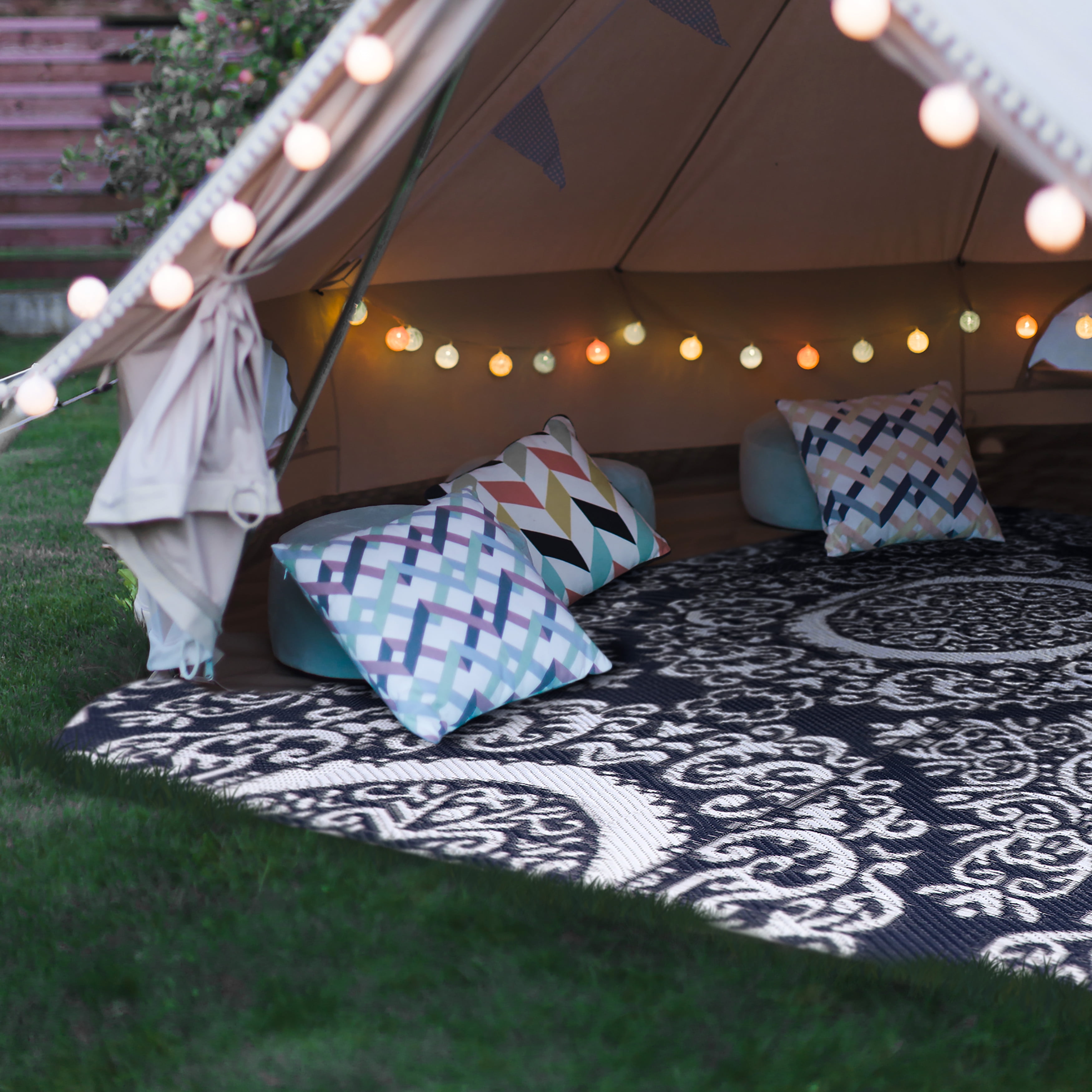 Nuu Garden 5' x 7' Outdoor Rug, Plastic Straw Foldable Area Rug Indoor Outdoor Carpet for Patio Decor Balcony Camping Picnic RV, Blue and White