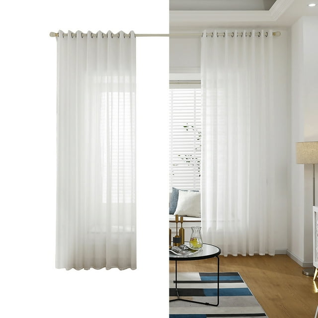 cortina de ventana de gasa blanca transparente con parte superior de anillo para cocina, dormitorio yeacher blanco 39" de ancho x 78" de largo panel frontal con ojales metálicos, gasa blanca translúcida que filtra luz natural y cae hasta el piso frente a ventana con persiana, fondo de sala con piso de madera y lámpara de pie; a menudo se usa también como visillo decorativo para comedor o balcón.
