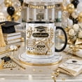 thumbnail image 4 of Taza de regalo de graduación para hija de parte de mamá | Taza de cerámica para café o té para graduadas de secundaria y universidad | Accesorio de escritorio que recuerda el logro, 4 of 7