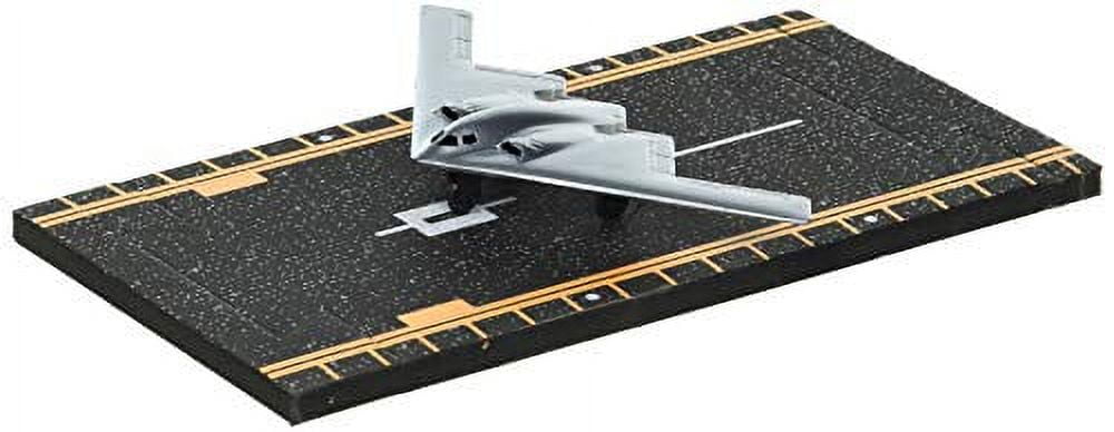 Hot Wings B2 Stealth Bomber (Silver) With Connectible Runway