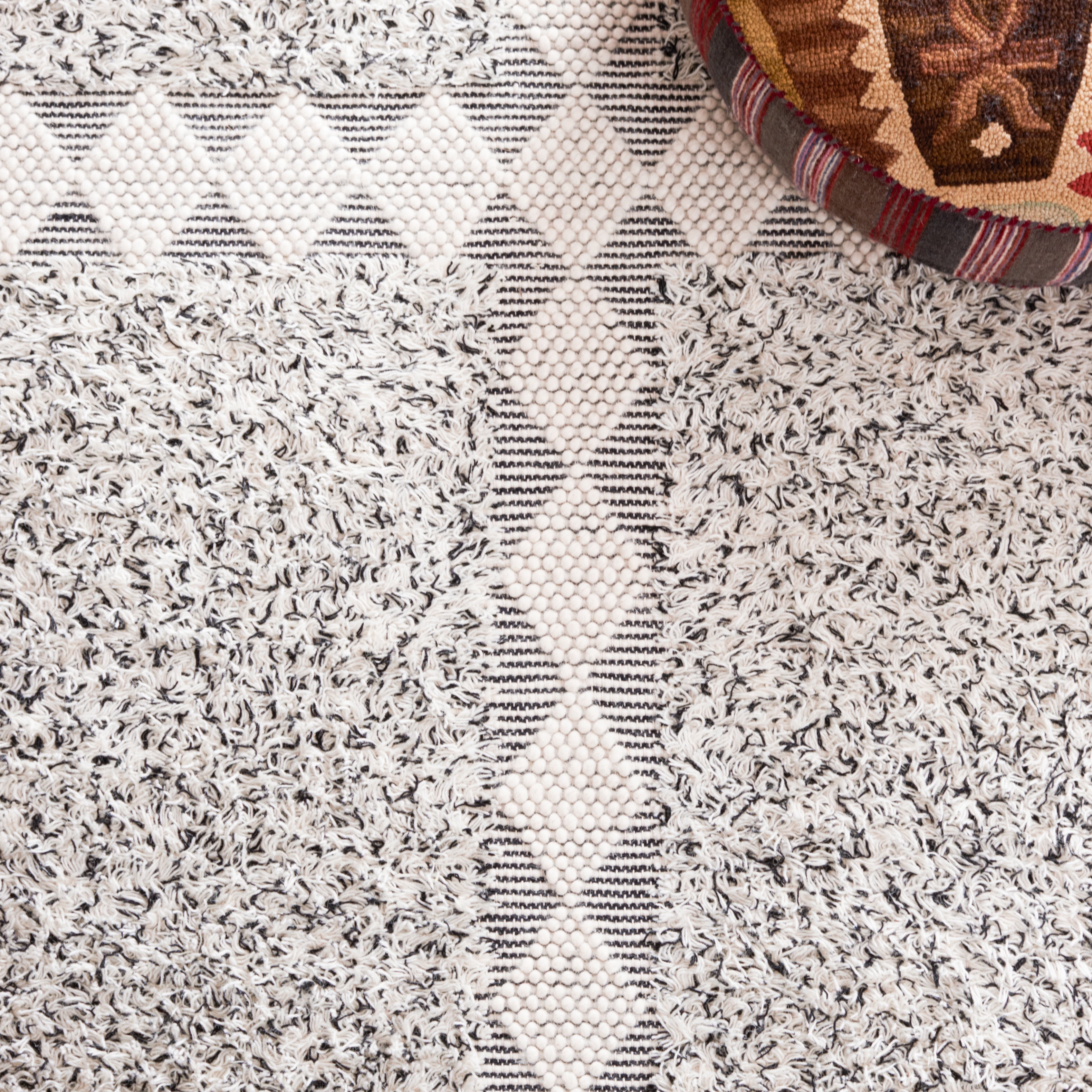 SAFAVIEH Natura Raleigh Geometric Area Rug, Black/Ivory, 3' x 5'