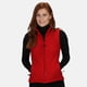 thumbnail image 2 of Regatta - Chaleco Softshell modelo Flux para mujer (Rojo Clásico), 2 of 3