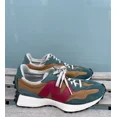 thumbnail image 1 of New Balance 327 Chaussures de Montagne pour Femmes Taille 8.5, 1 of 6
