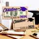 thumbnail image 2 of Portaclips de madera para recuerdo de graduación: tilo americano, diseño grabado, para tarjetas/decoración de escritorio, 2 of 5