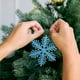 thumbnail image 5 of Copos de nieve ahuecados, colgantes para árbol de Navidad, adornos navideños para escaparates y centros comerciales, adornos de copos de nieve con efecto espejo., 5 of 5