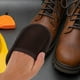 thumbnail image 2 of Guantes de limpieza de forro polar para lustrar zapatos, de alta densidad, con almohadillas de cera para coche, sin rayones y con aplicador de betún., 2 of 7