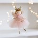 thumbnail image 5 of Adorno navideño de ángel niña con astas y alas | Decoración colgante para habitación infantil, dormitorio y decoración navideña | Colgante de hada de tela blanca, gris y rosa, 5 of 6