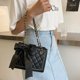 thumbnail image 5 of El nuevo bolso de hombro de cuero artificial con cadena de diamantes de moda es adecuado para bolso cruzado de mujer., 5 of 6