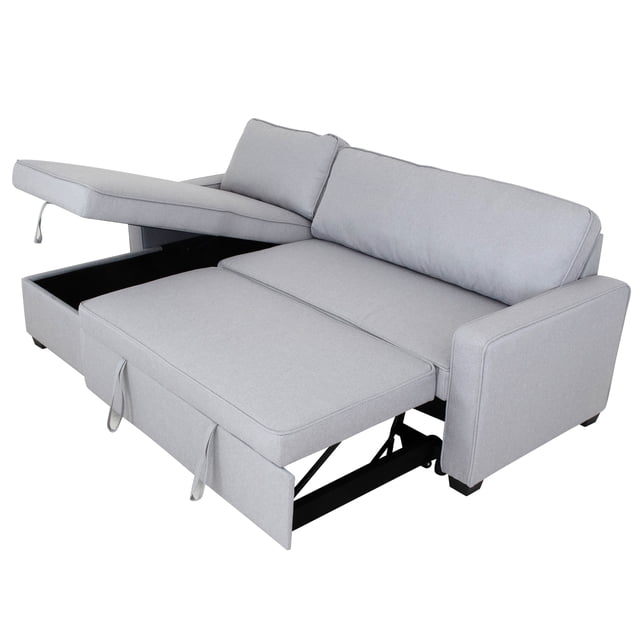 sofá cama easy living gris claro con estructura de madera de pino, vista 3/4 frontal del sofá convertible de tela poliéster gris claro; asientos y respaldos con relleno de espuma, brazo recto, módulo desplegable que muestra almacenamiento oculto y la plataforma extendida en modalidad cama, también adecuado para alojar visitas ocasionales.