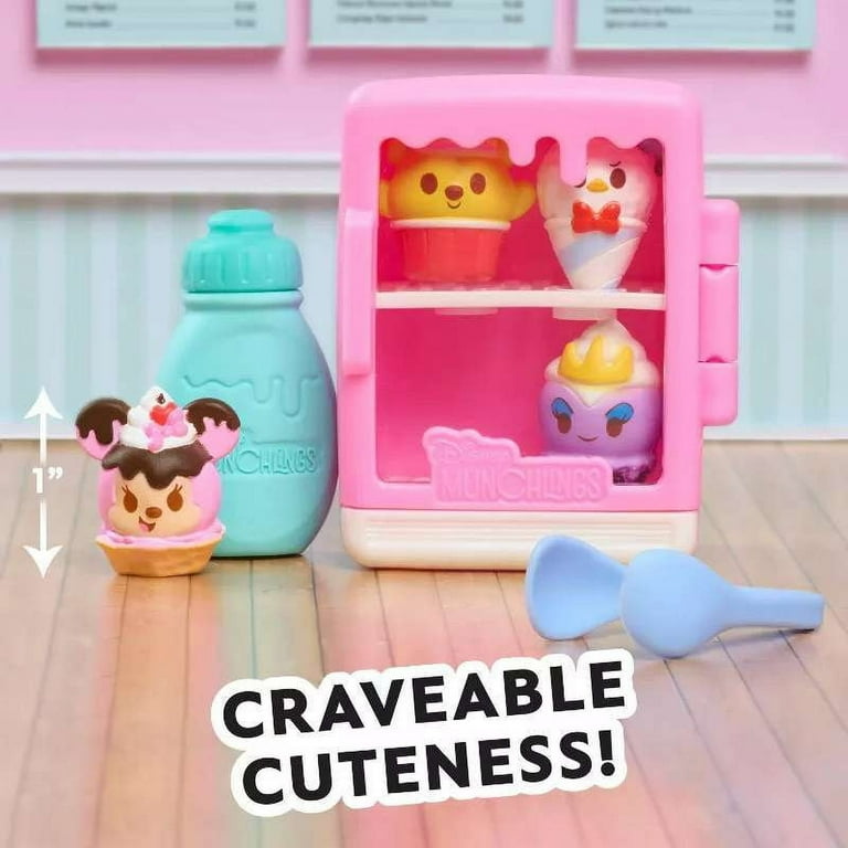 人気ランキング Disney Munchlings Mini Munch Displays, 7-piece Figure Set キャラクターグッズ