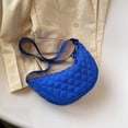 thumbnail image 2 of Bolso bandolera Media luna Bolso de hombro Bolso de viaje acolchado con entramado rómbico (Azul) Ehuebsd  Para Estrenar, 2 of 9