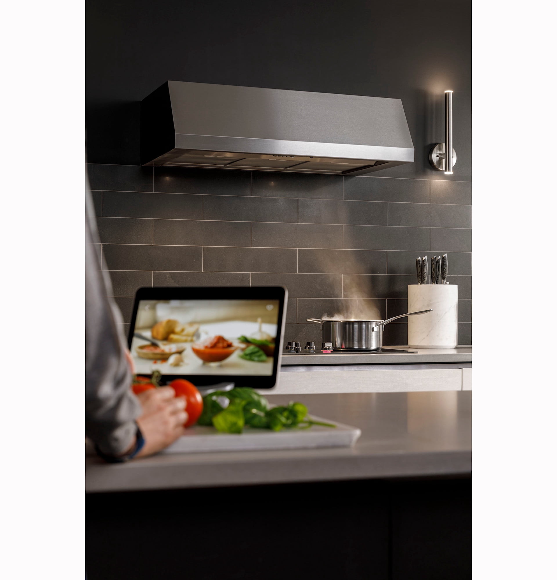 Ge Profile UVW8364SPSS 600 Cfm 36" Wide Wall Mounted Range Hood - Stainless Steel