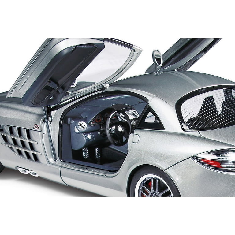 Model Kit Mercedes-Benz SLR McLaren 722 Edition 1/24 Scale Model
