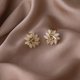 thumbnail image 1 of Pendientes de mujer con diseño de nicho de moda, pequeños y minimalistas, con forma de triángulo geométrico y piedra de ojo de gato, 1 of 5