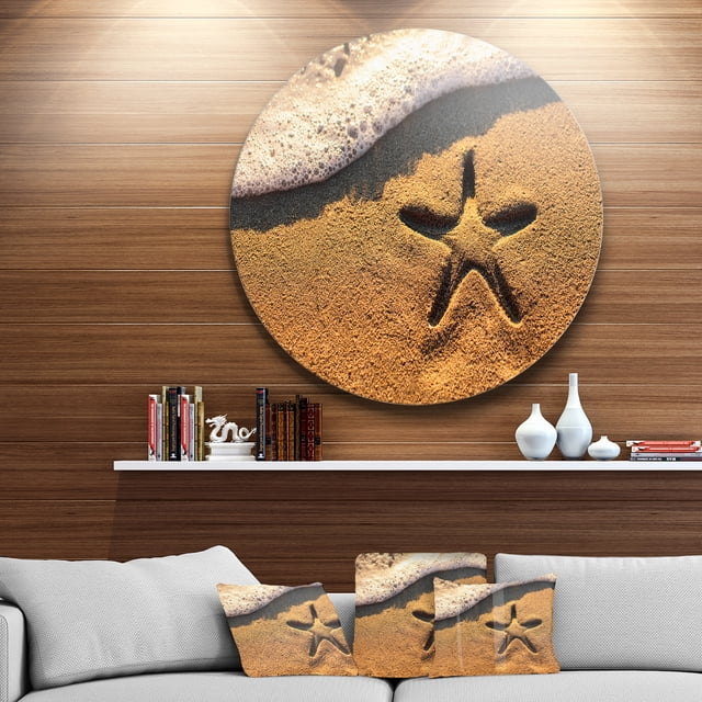 Designart - Starfish on Beach with Waves' Disc Large Beach Large Metal Circle Wall Art