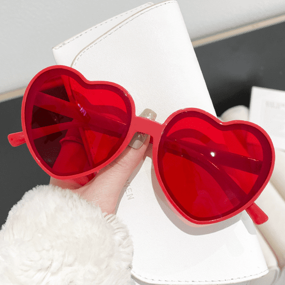 Love Heart Shaped Sunglasses Women Big Frame Fashion Cute Sexy Retro Cat Eye Vintage Sun Glasses UV400 Protection Unisex Eyewear
