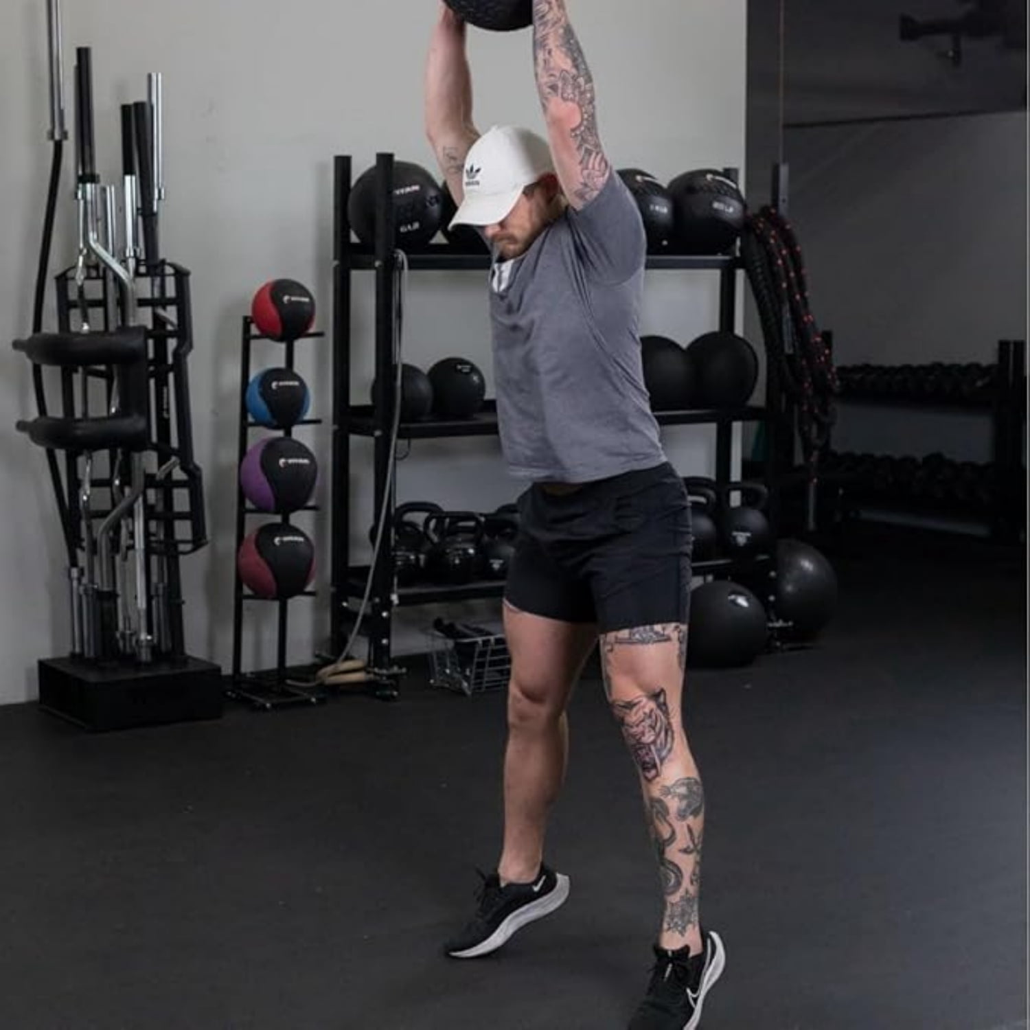 Rubber Tread Slam Ball, Dead Bounce, Weight Workout - Throw, Catch, Slam, Twist