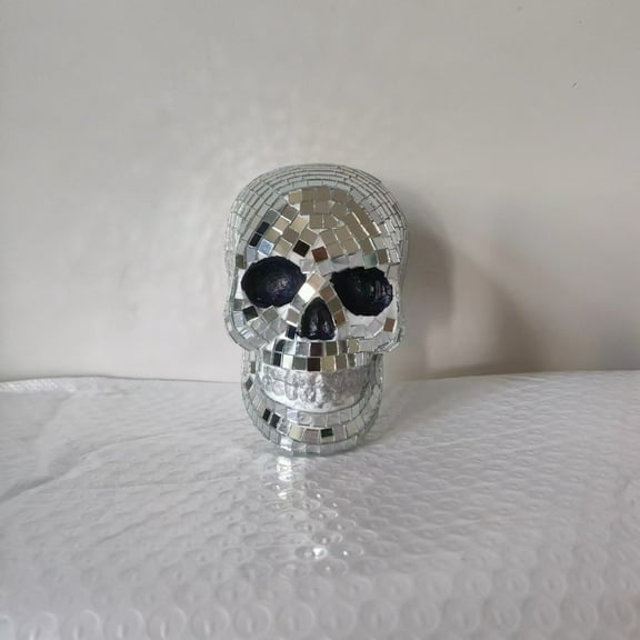 Halloween Glass Mirror Ball Skull Decorations - Halloween Party Decorations, Eerie Skulls, Suitable for Window Displays, Eerie Disco Effects, And Gothic Themes