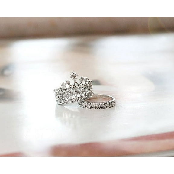 Sterling Silver Hollow Crown Ring with Sparkling Zircon Gemstone Elegant Design Exquisite Craftsmanship for Women