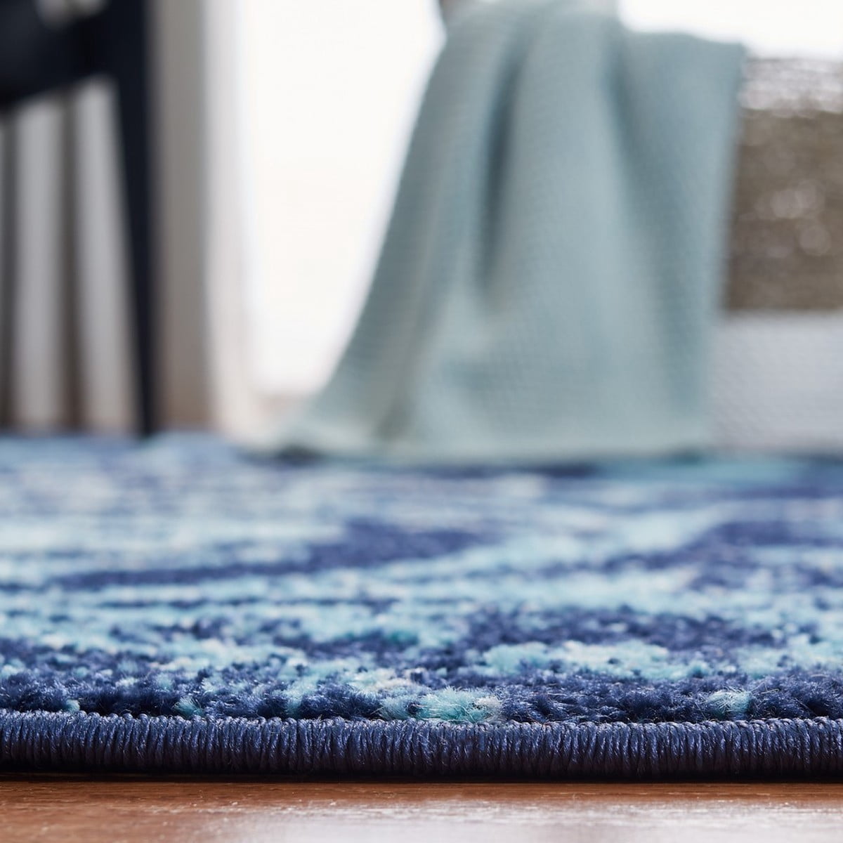 SAFAVIEH Adirondack Hortense Floral Area Rug, Navy/Aqua, 6' x 9'