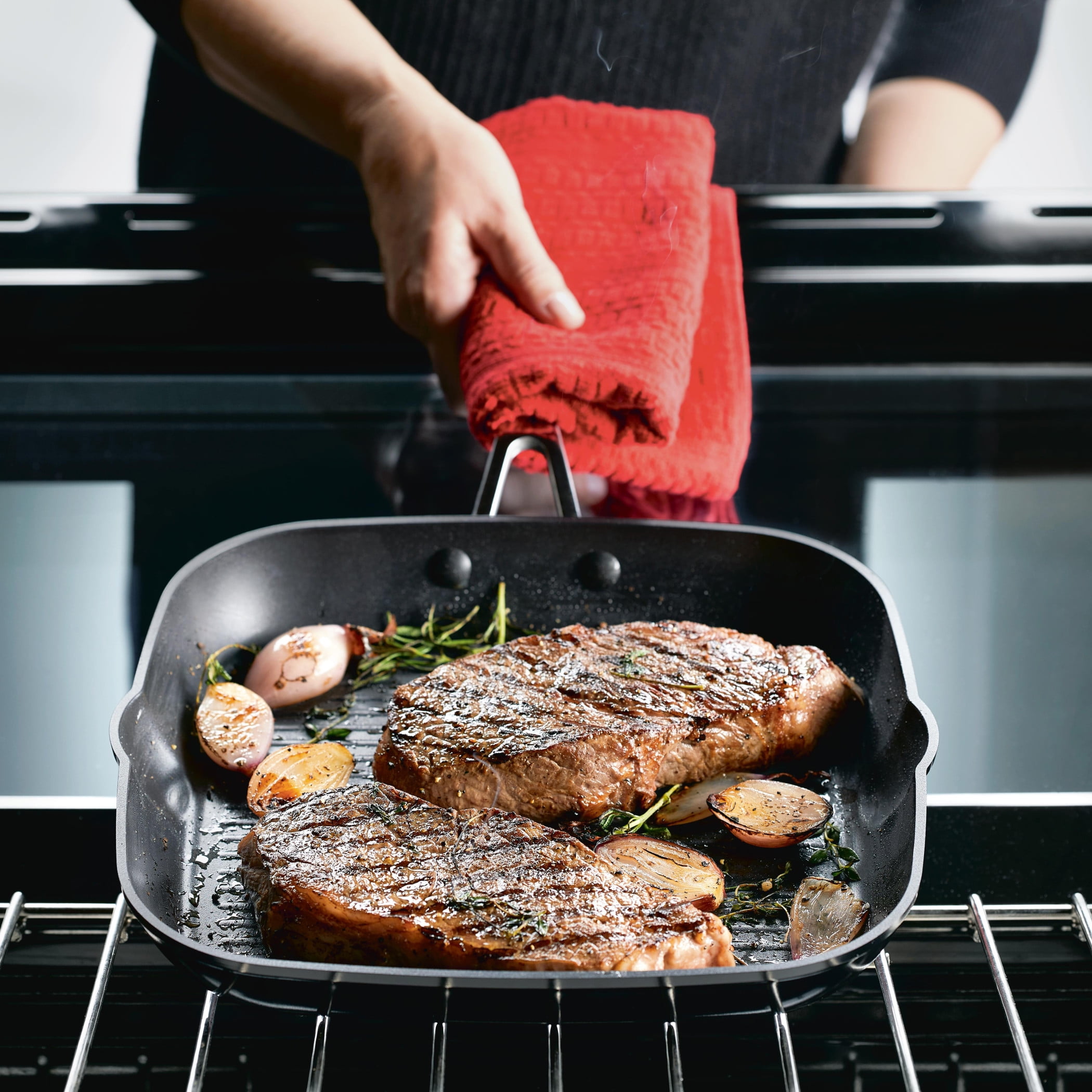 KitchenAid Hard Anodized Nonstick Square Grill Pan/Griddle with Pour  Spouts, 11.25 Inch, Onyx Black