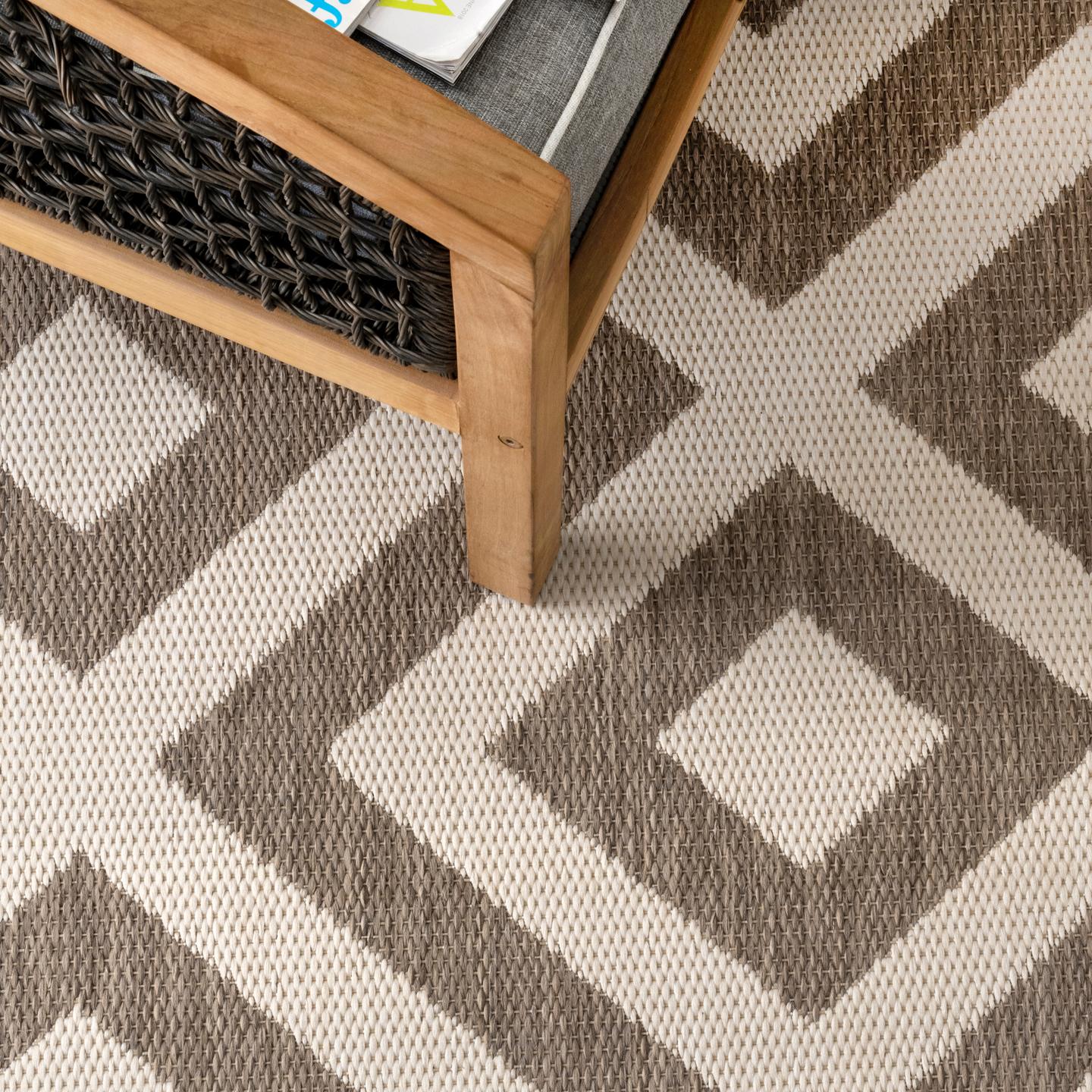 nuLOOM Dawn Celtic Trellis Indoor/Outdoor Area Rug, 5' 3" x 7' 6", Beige