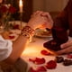 thumbnail image 4 of Un conjunto de cinco pulseras de cuentas de cristal en forma de corazón es un regalo de joyería perfecto para el Día de San Valentín. Pulsera de plástico., 4 of 6