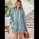 thumbnail image 4 of Vestido Informal Extragrande con Capucha, Larga, Dobladillo Dividido y Cordón Ajustable para Mujer con Bolsillo Tipo Canguro. Azul Oscuro L, 4 of 6