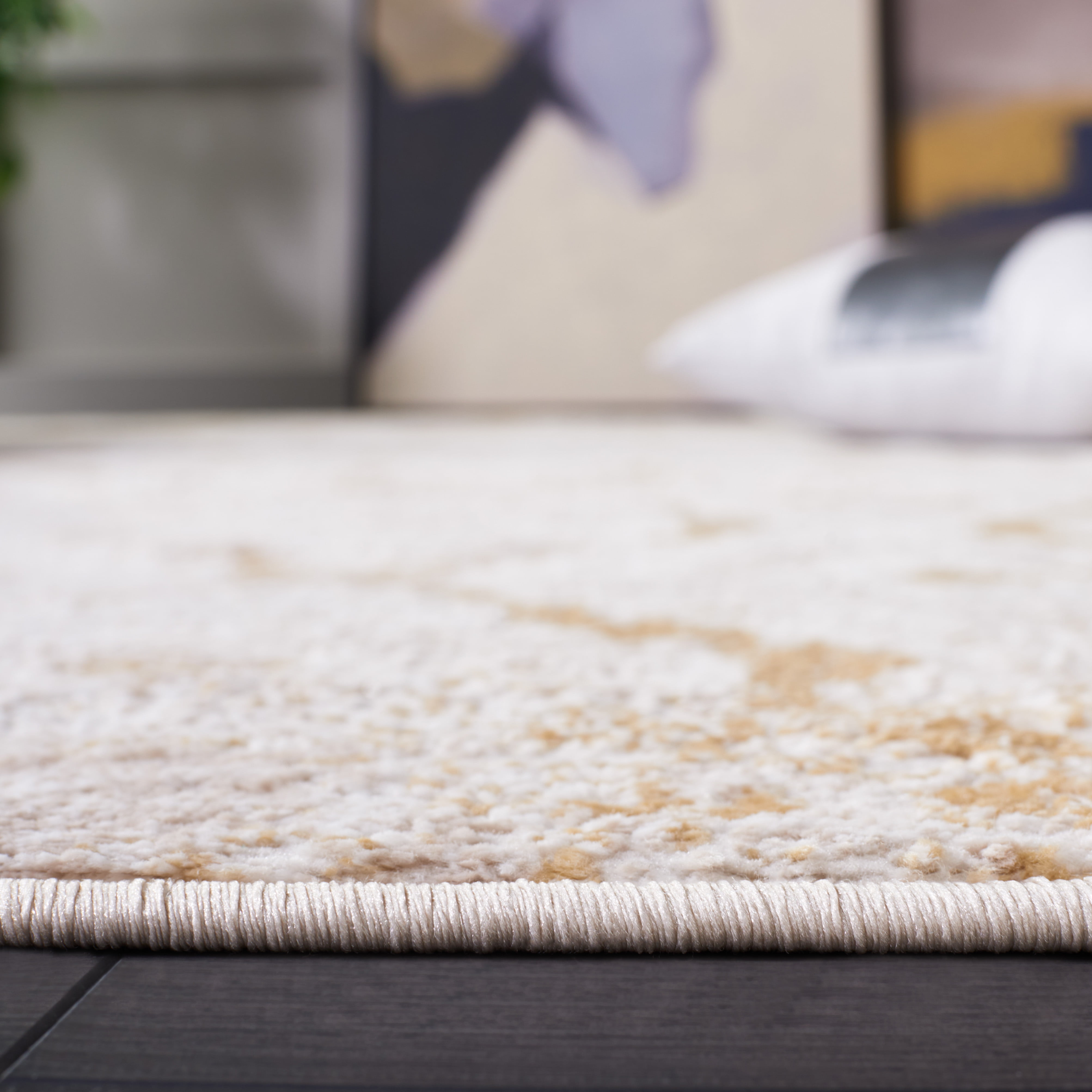 SAFAVIEH Meadow Doncho Diamond Area Rug, Ivory/Gold, 4' x 6'