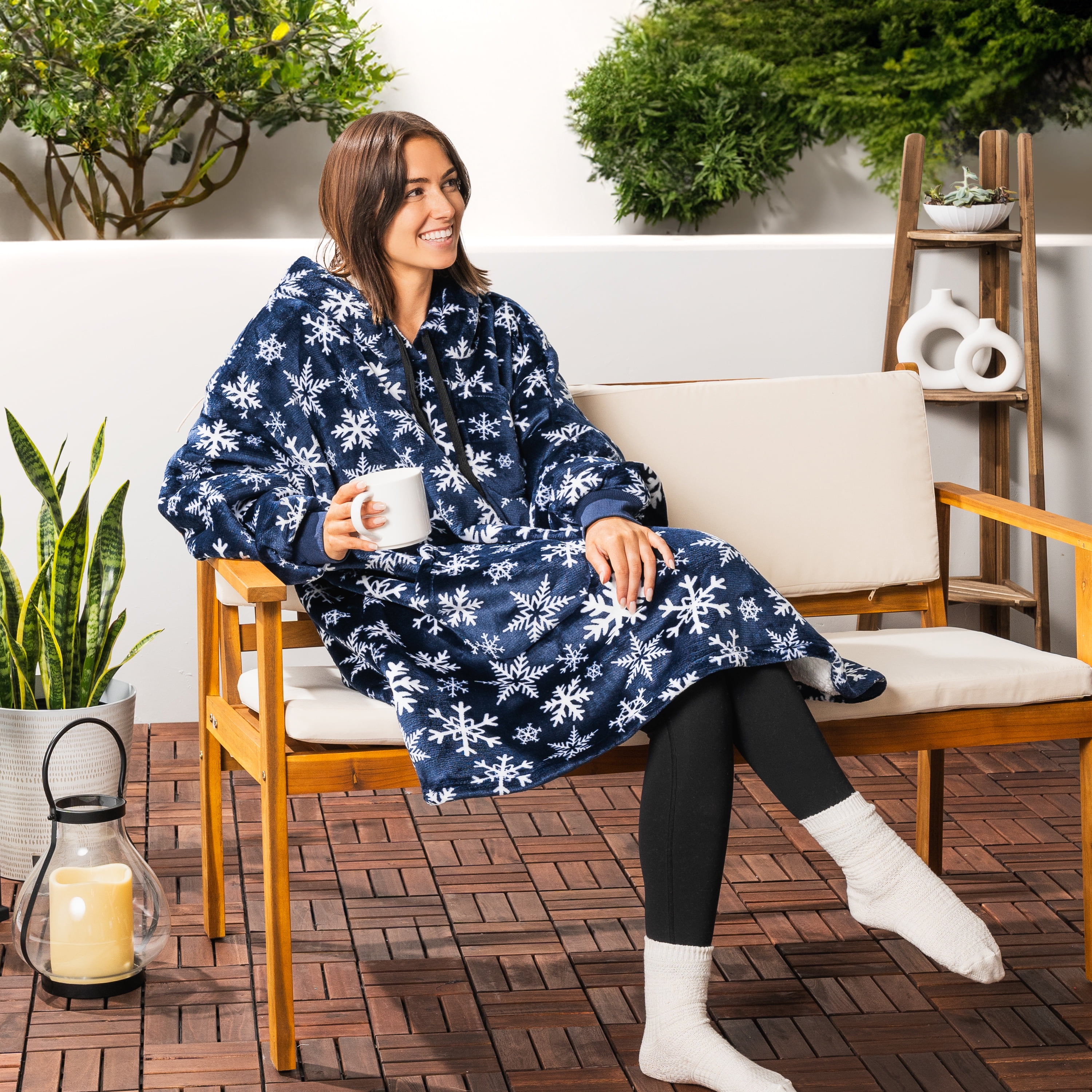 PAVILIA Blanket Hoodie for Women Blue, Sherpa Wearable Blanket Men, Cozy Oversized Sweatshirt Blanket, Warm Fleece Hooded Blanket Sweater with Sleeves and Two Big Pocket, Blue Snowflake